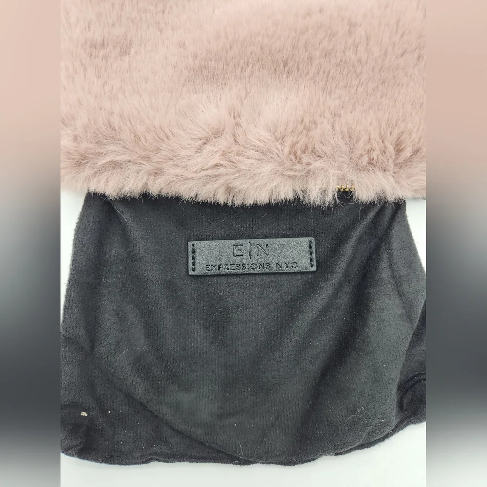 NWOT Expressions NYC Broome St Faux Fur Wristlet In Mauve Rose
